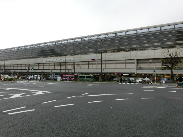 駅舎 (八条東口)