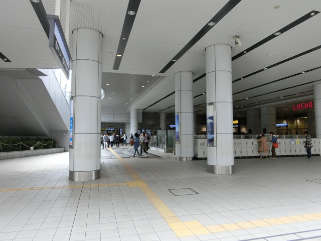 駅舎 (御堂筋北口)