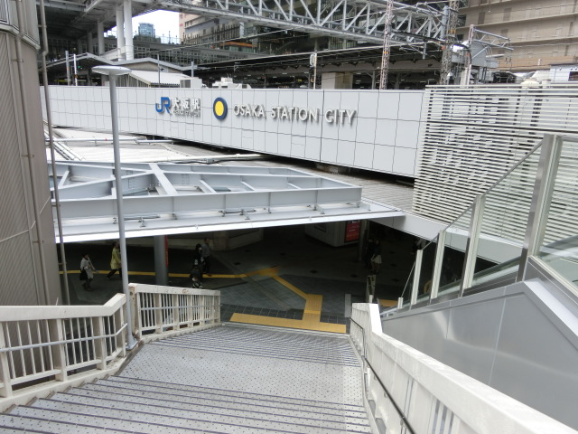 駅舎 (御堂筋南口)