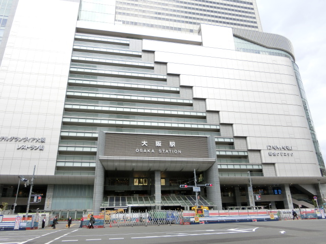 駅舎 (中央南口)