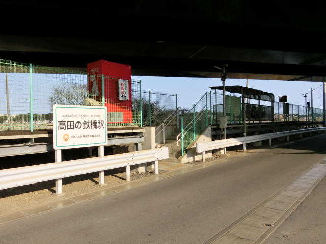 駅出入口 (中央)