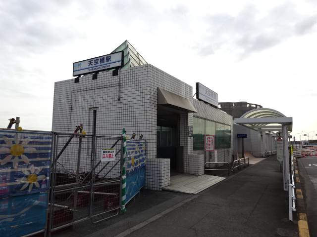 駅出入口 (A1出口)