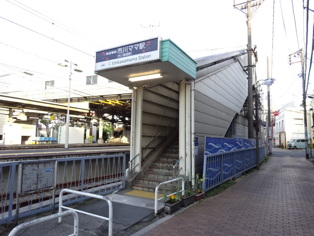 駅舎 (南口)