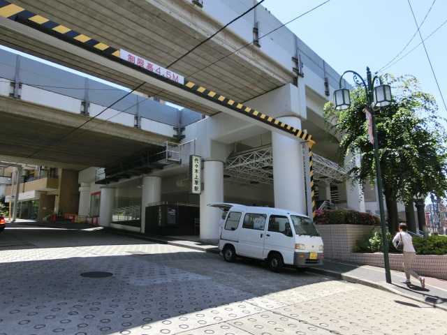 駅舎 (東口)