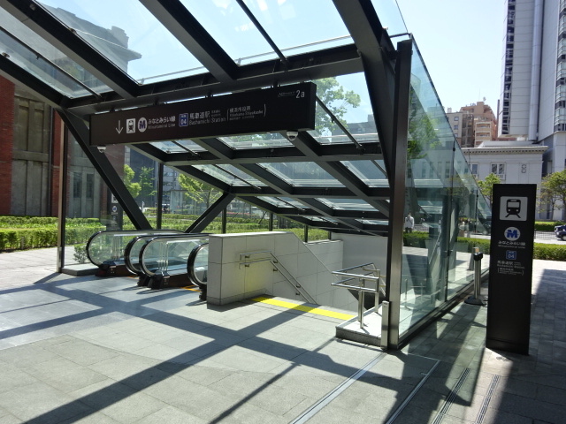 駅出入口 (出口2a)