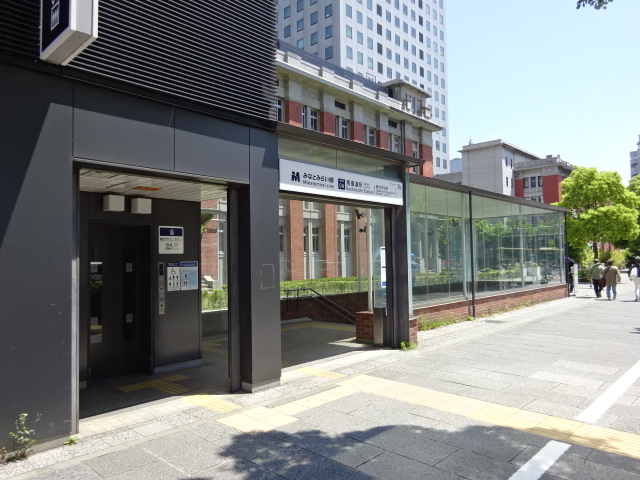 駅出入口 (出口2b)