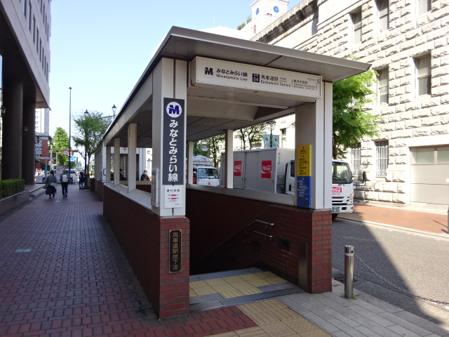 駅出入口 (出口5)