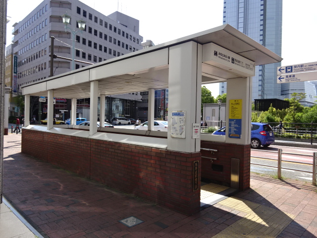 駅出入口 (出口6)