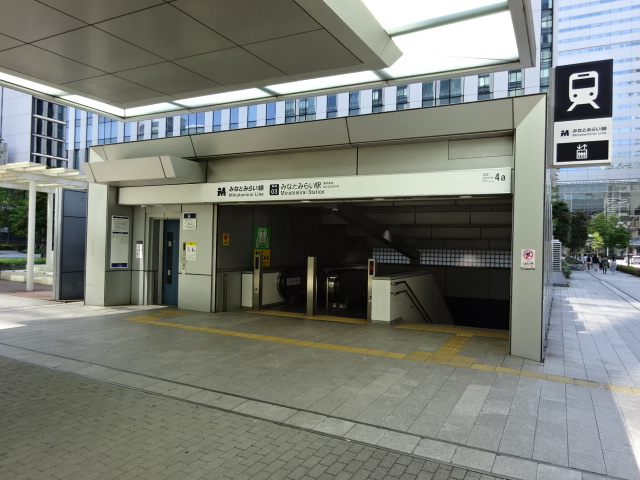 駅出入口 (出口4a)