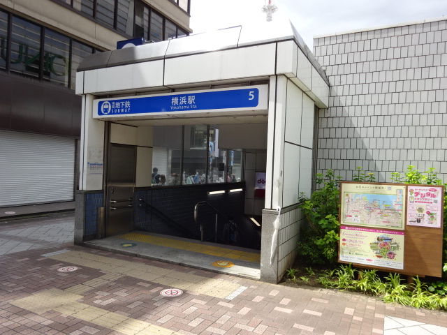 駅出入口 (出口5)